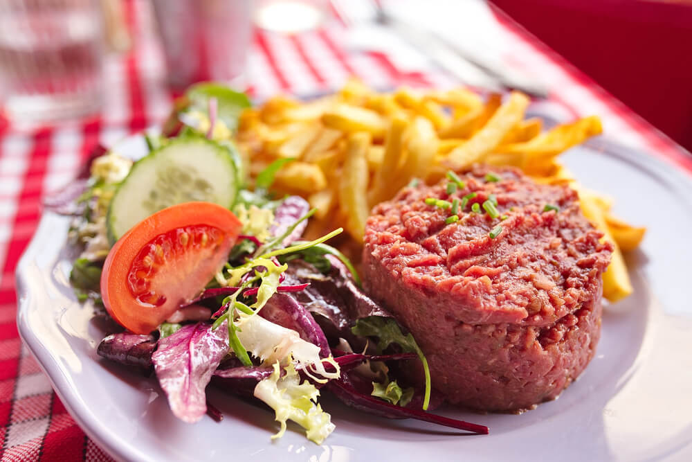 Tartare De Boeuf Pr Par Par Nos Soins Frites Et Mesclun Le Paris Soisy